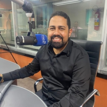 HUGO DEFENDE QUE EM�LIA VENCERIA COMPARATIVO CONTRA F�BIO E DISPARA PARA O GOVERNADOR: �SE FOR FAZER DEBATES DE GEST�ES, N�O VAI SER INTERESSANTE�